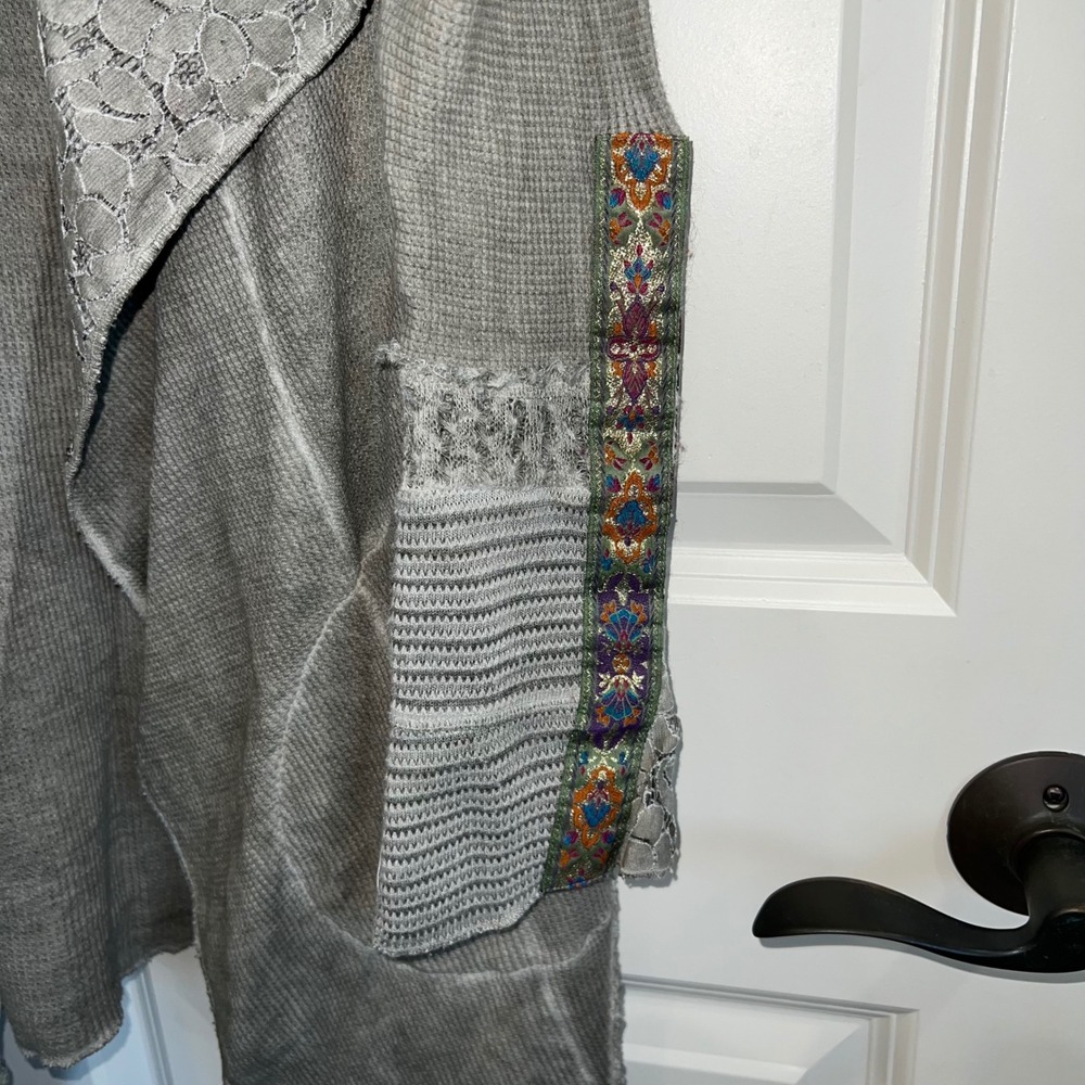 Soft Surroundings Cadence Thermal Topper Open Front Lace Embellishment Gray PS - Picture 3 of 8